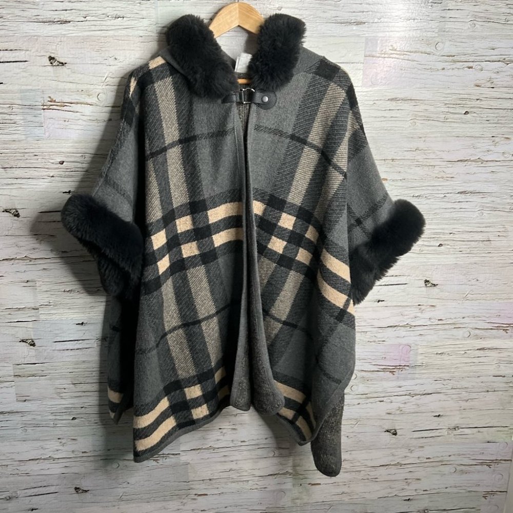 Elegant Gray Plaid Cape with Faux Fur Trim
